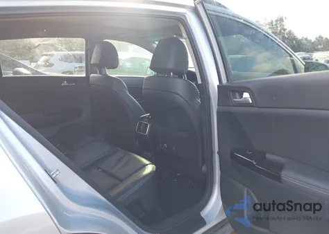 2021 Kia Sportage Ex z USA, uszkodzony, nr VIN KNDPNCAC8M7917579